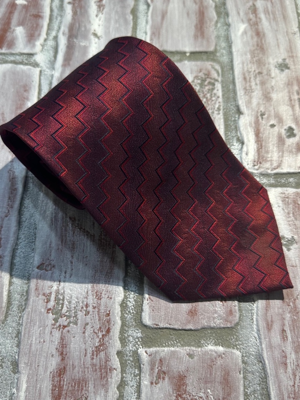 VIntage Le Cravatte Roberta di Camerino Italy 100% Silk Maroon Geometric Tie
